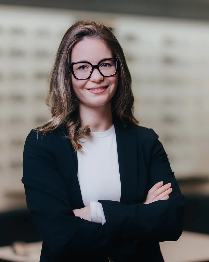 Porträt von Sophia Mack, Augenoptikermeisterin bei Pippig’s Brillen in Gundelfingen